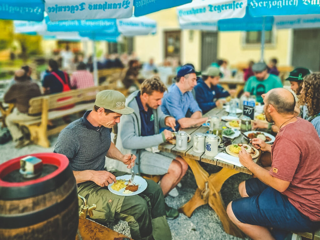 Jägerwirt Bad Tölz Bayerische Gaststätte mit Biergarten am Kalkofen